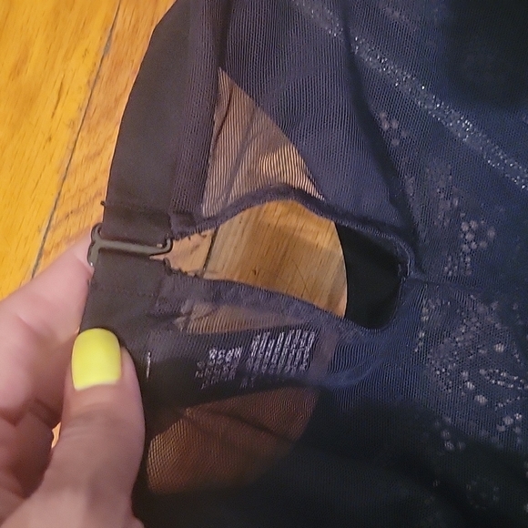 Victoria Secret lace bodysuit size medium EUC - Picture 4 of 8